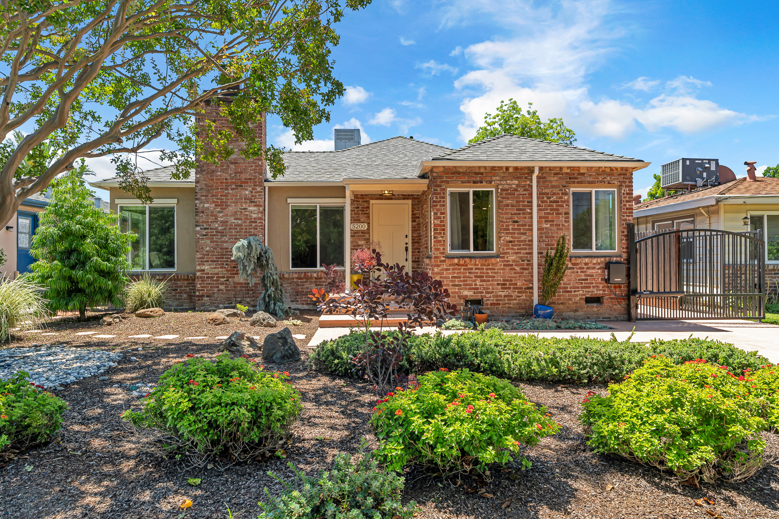 5200 J St, Sacramento, CA 95819, USA