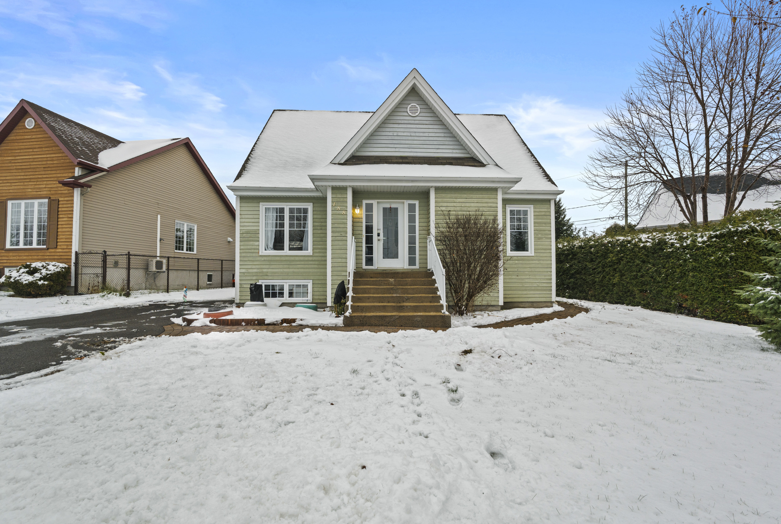 188 Rue la Rochelle, Saint-Jérôme, QC J7Y 4R5, Canada