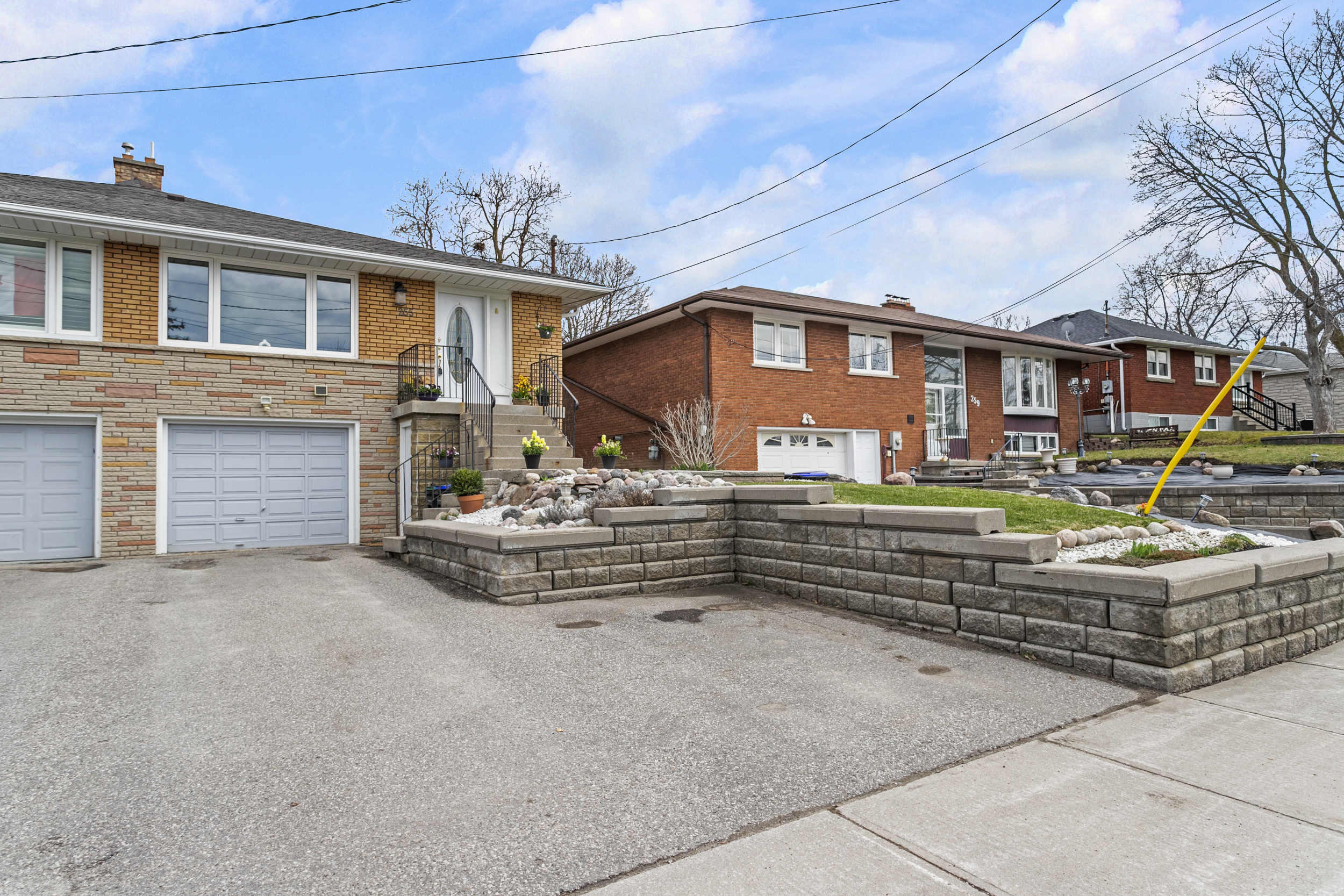255 Simcoe Rd, Bradford, ON L3Z 1Z1, Canada