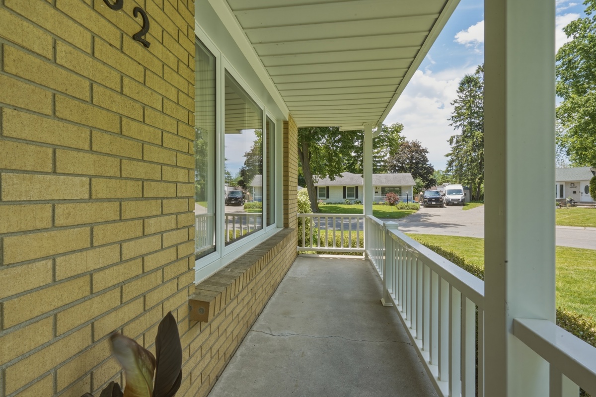 Maxwell Crescent — Kitchen Breakfast Nook