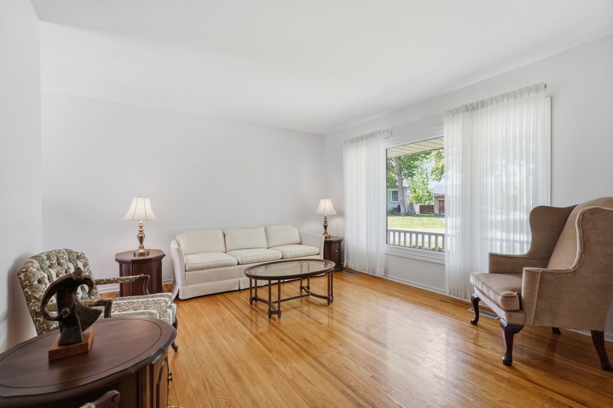 Maxwell Crescent — Bedroom
