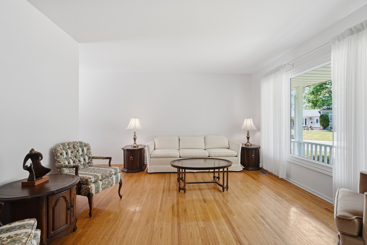 Maxwell Crescent — Bedroom