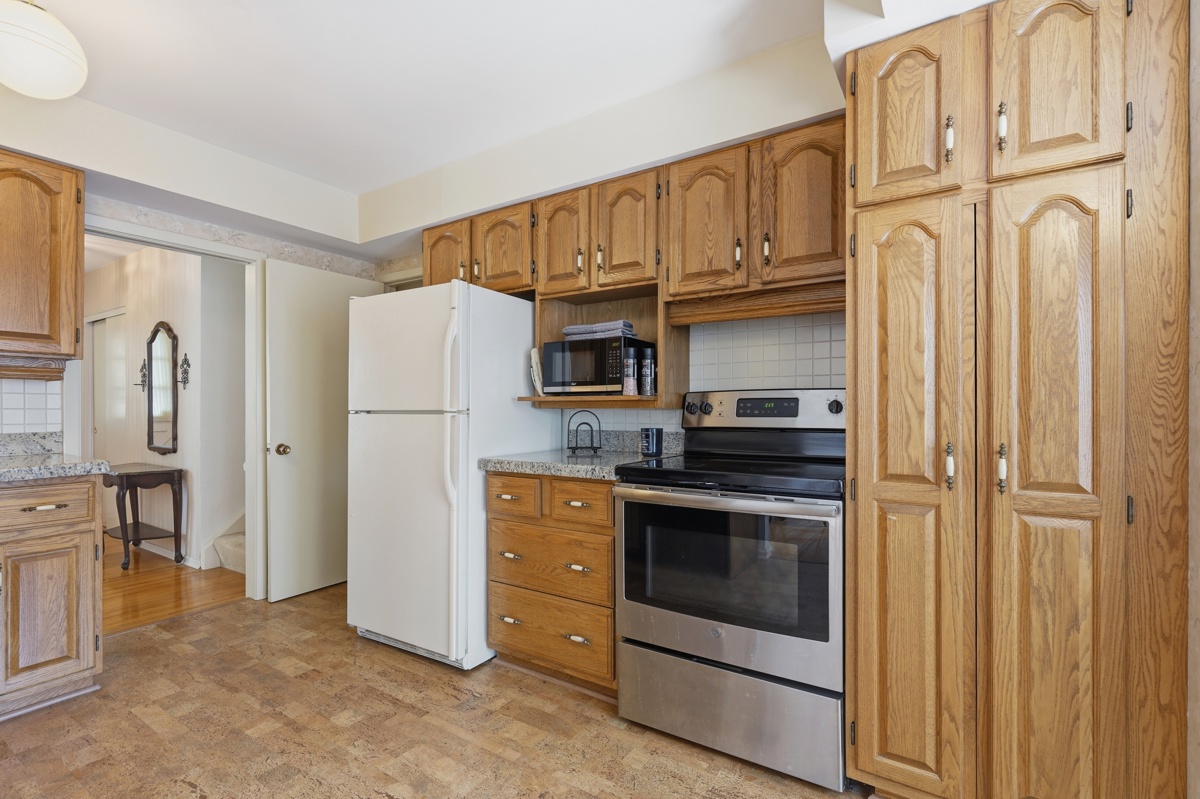 Maxwell Crescent — Interior Detail