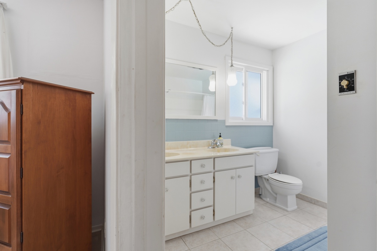 Maxwell Crescent — Interior