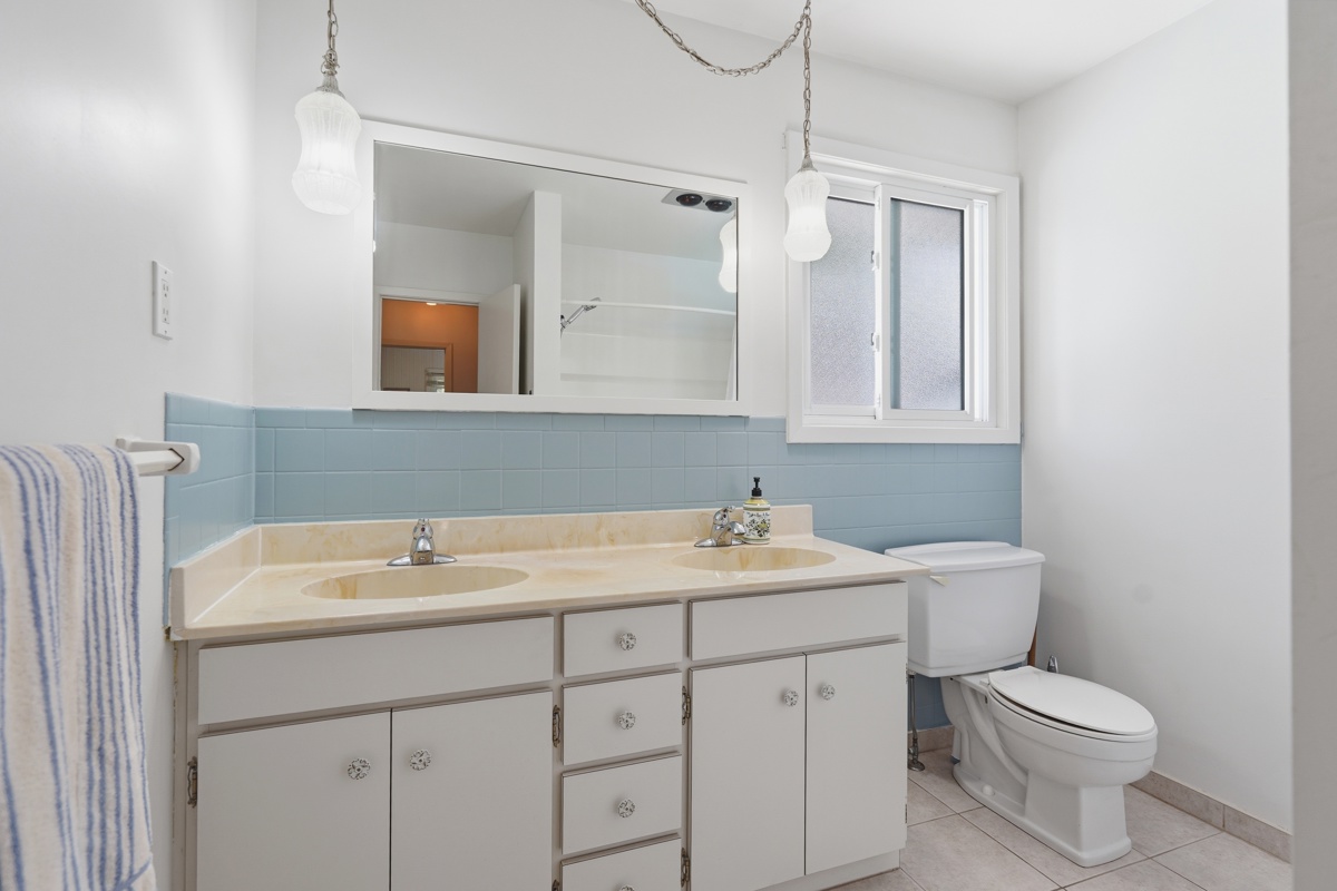 Maxwell Crescent — Room