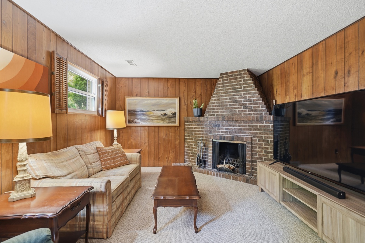 Maxwell Crescent — Interior