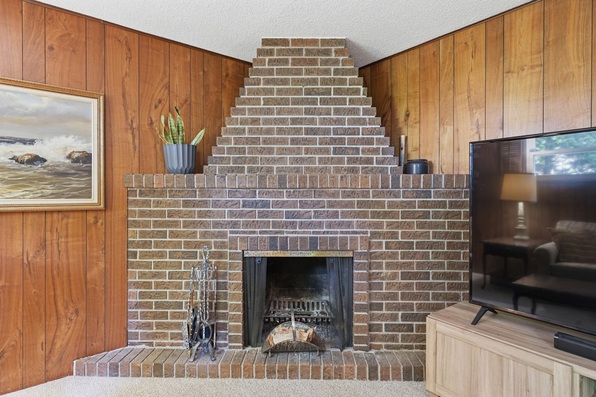 Maxwell Crescent — Interior