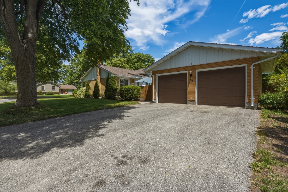 Maxwell Crescent — Driveway and Parking