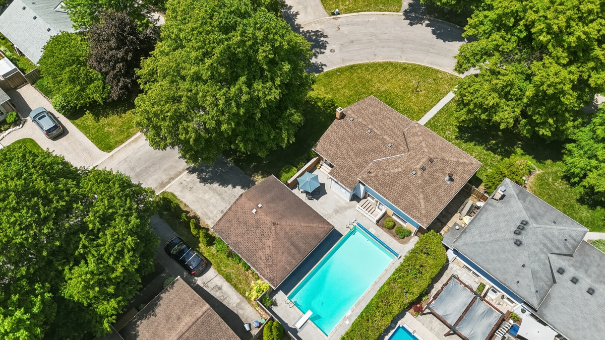 Maxwell Crescent — Exterior