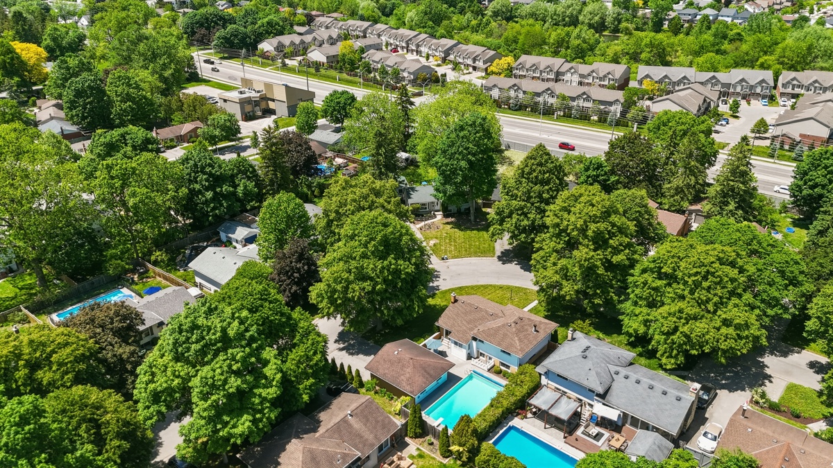 Maxwell Crescent — Aerial/Neighbourhood