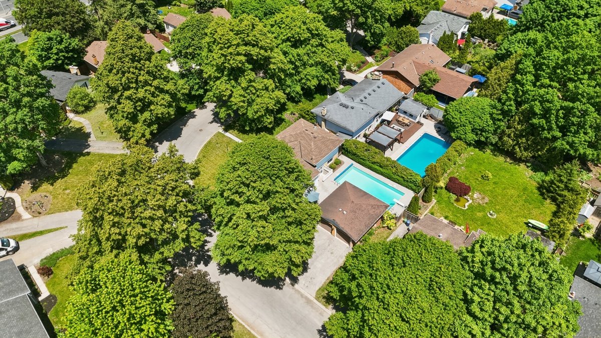 Maxwell Crescent — Pool and Yard