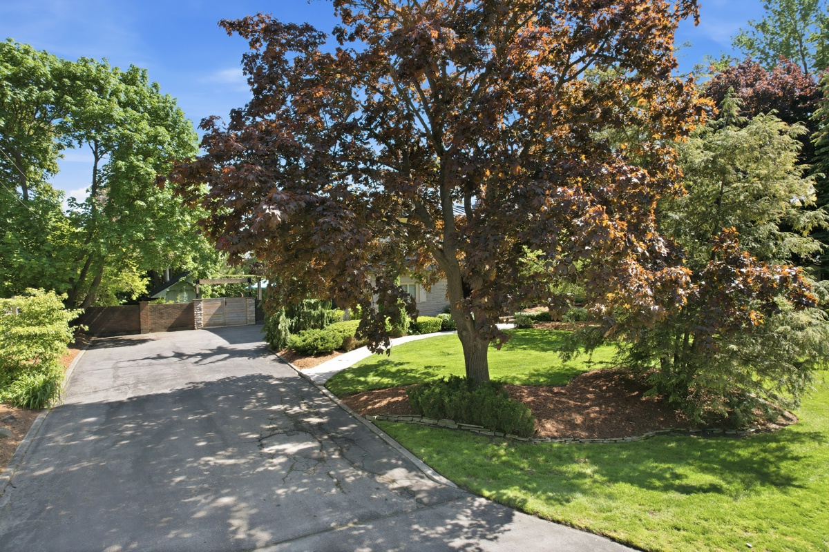 Redford Road Estate Home — Uplands Estates, London Ontario