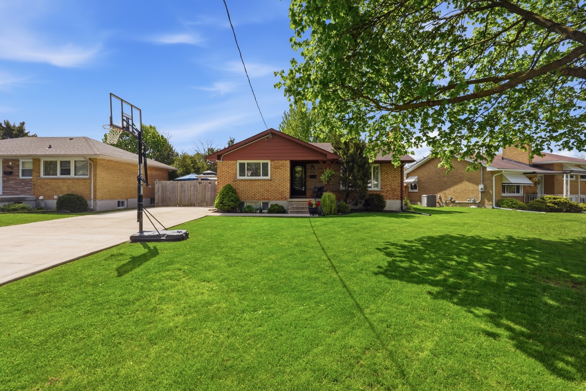 Front exterior — Royal Crescent ranch bungalow, East London Ontario