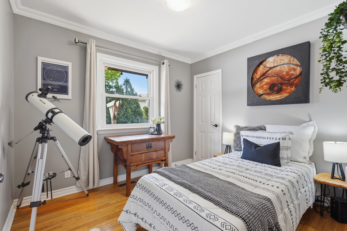 Main bathroom — updated bungalow London Ontario