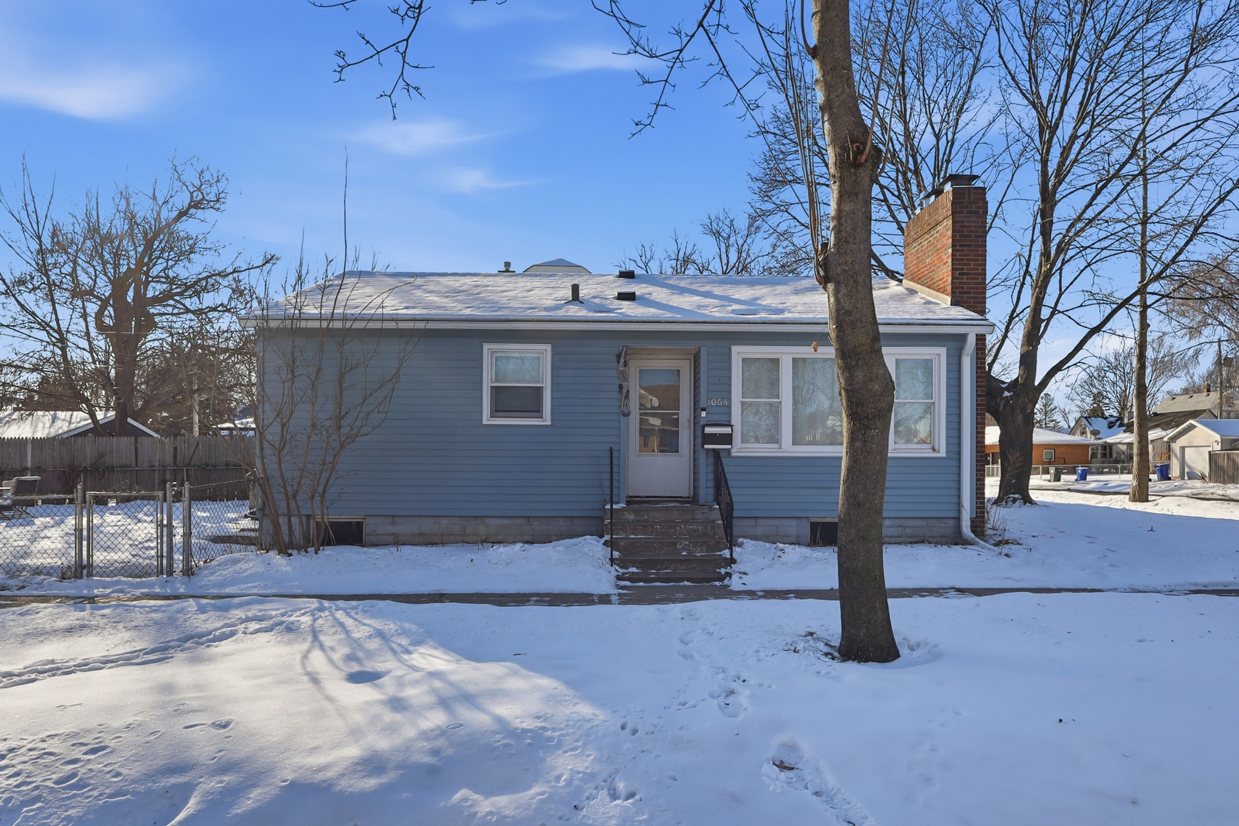 1064 Rose Ave E, St Paul, MN 55106, USA