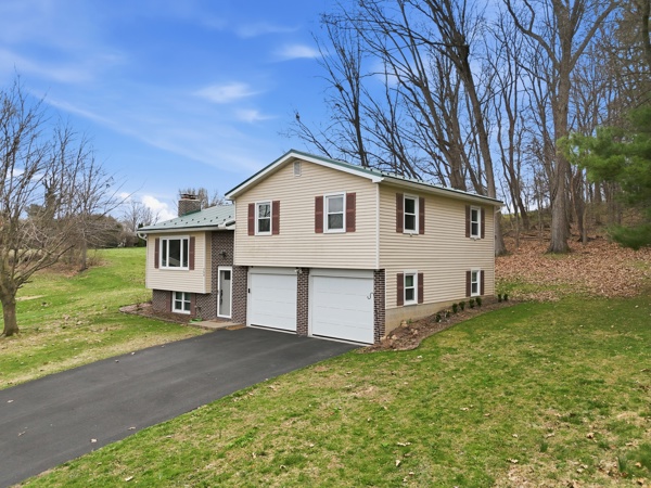704 Bogar Dr, Selinsgrove, PA 17870, USA