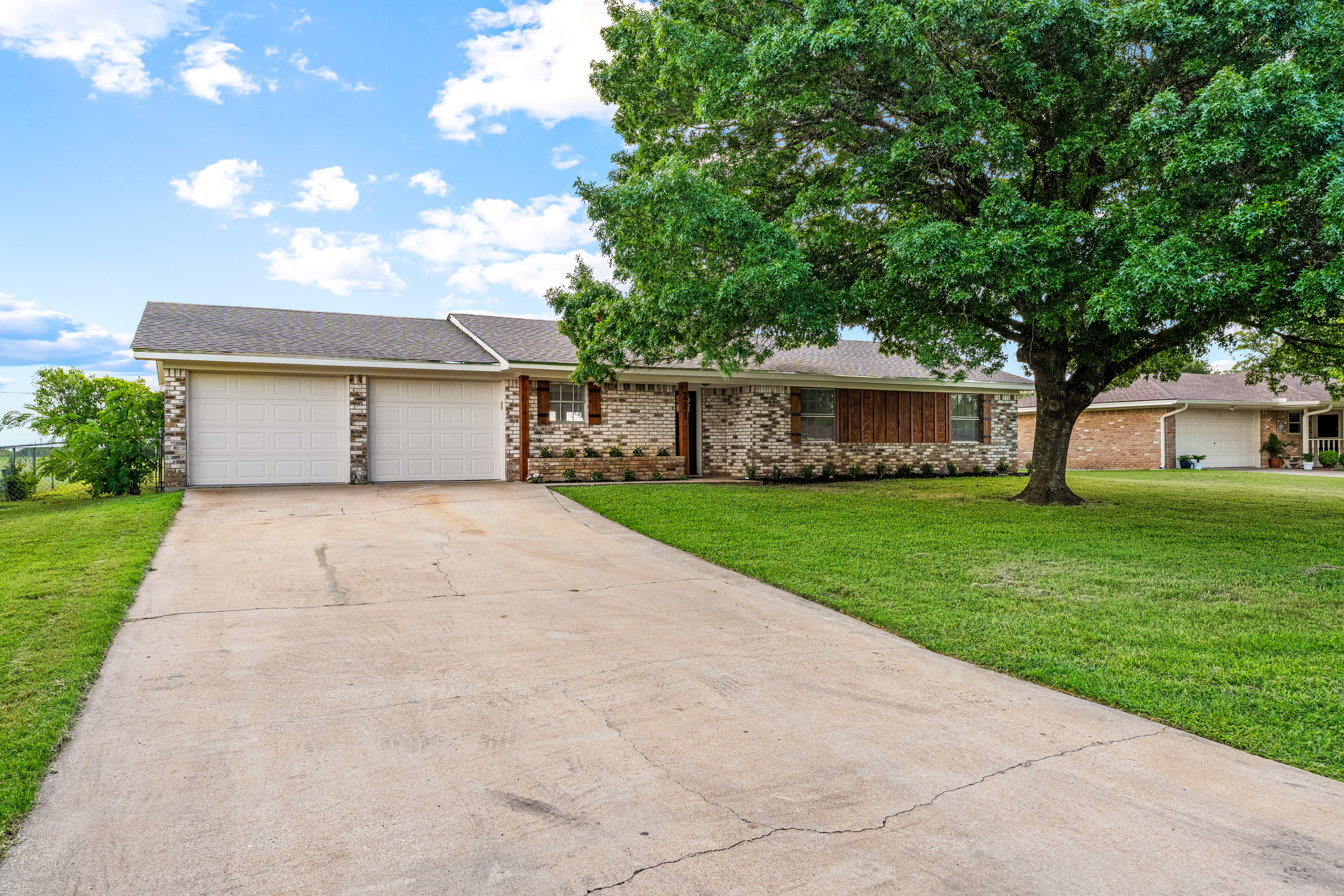 211 Cindy Ann St, Lorena, TX