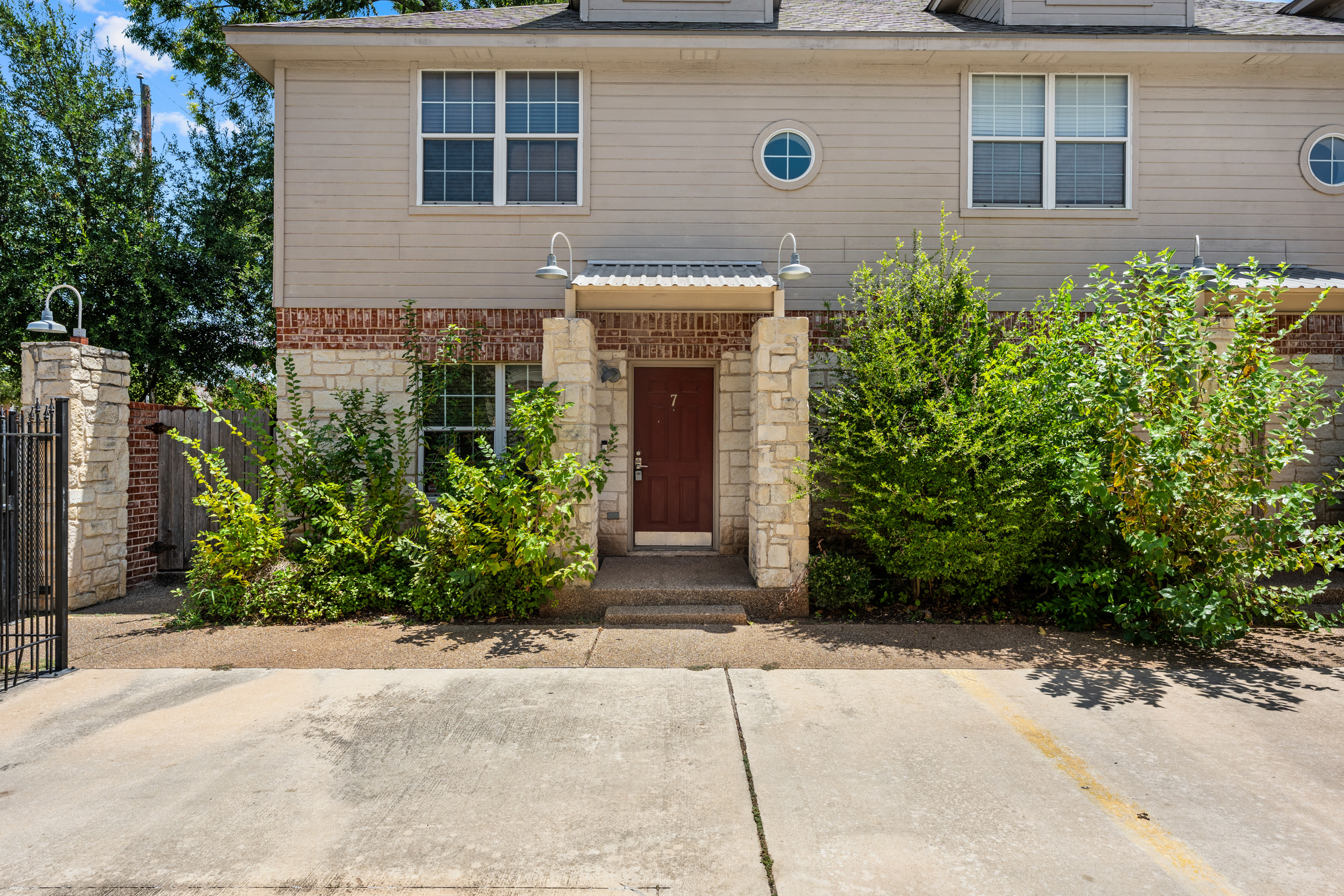 2101 S 7th St, Waco, TX