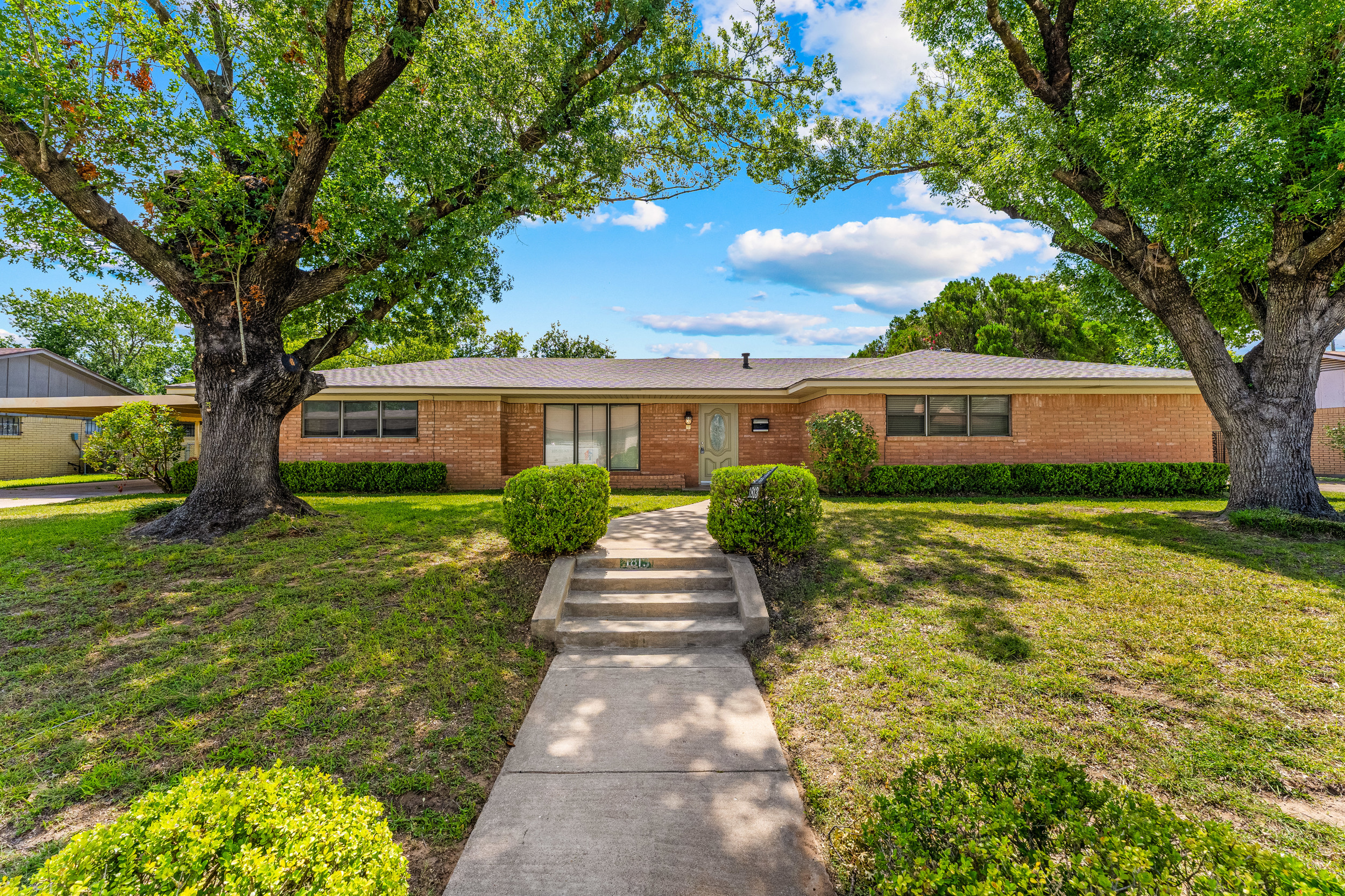 1813 King Cole Dr, Waco, TX