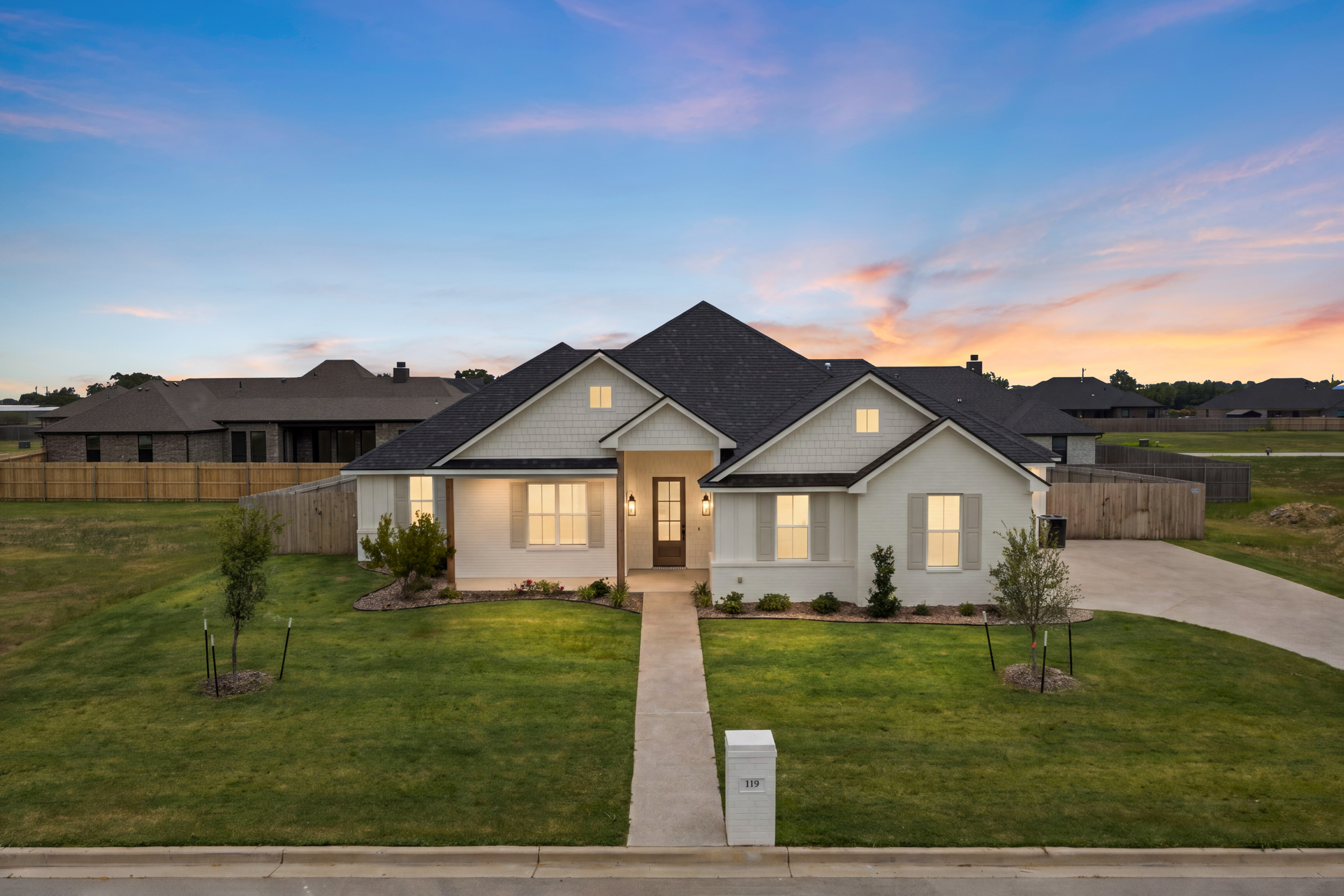 119 Paddle Boat Ct, Robinson, TX