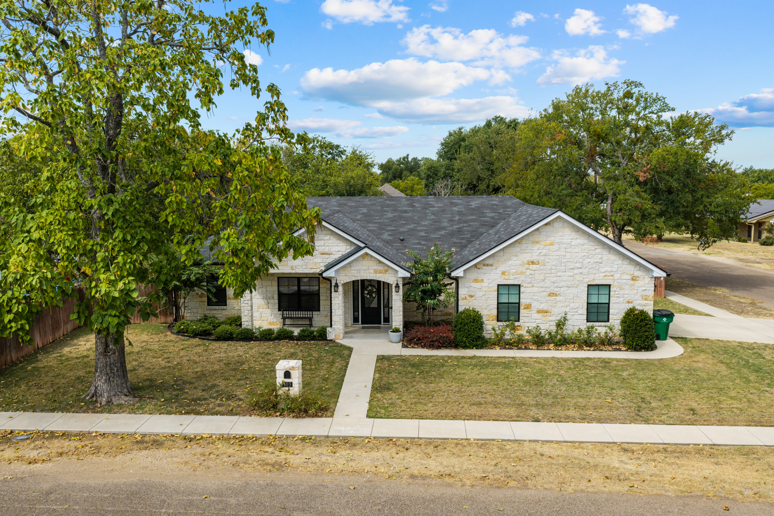 403 Adams Ave, McGregor, TX