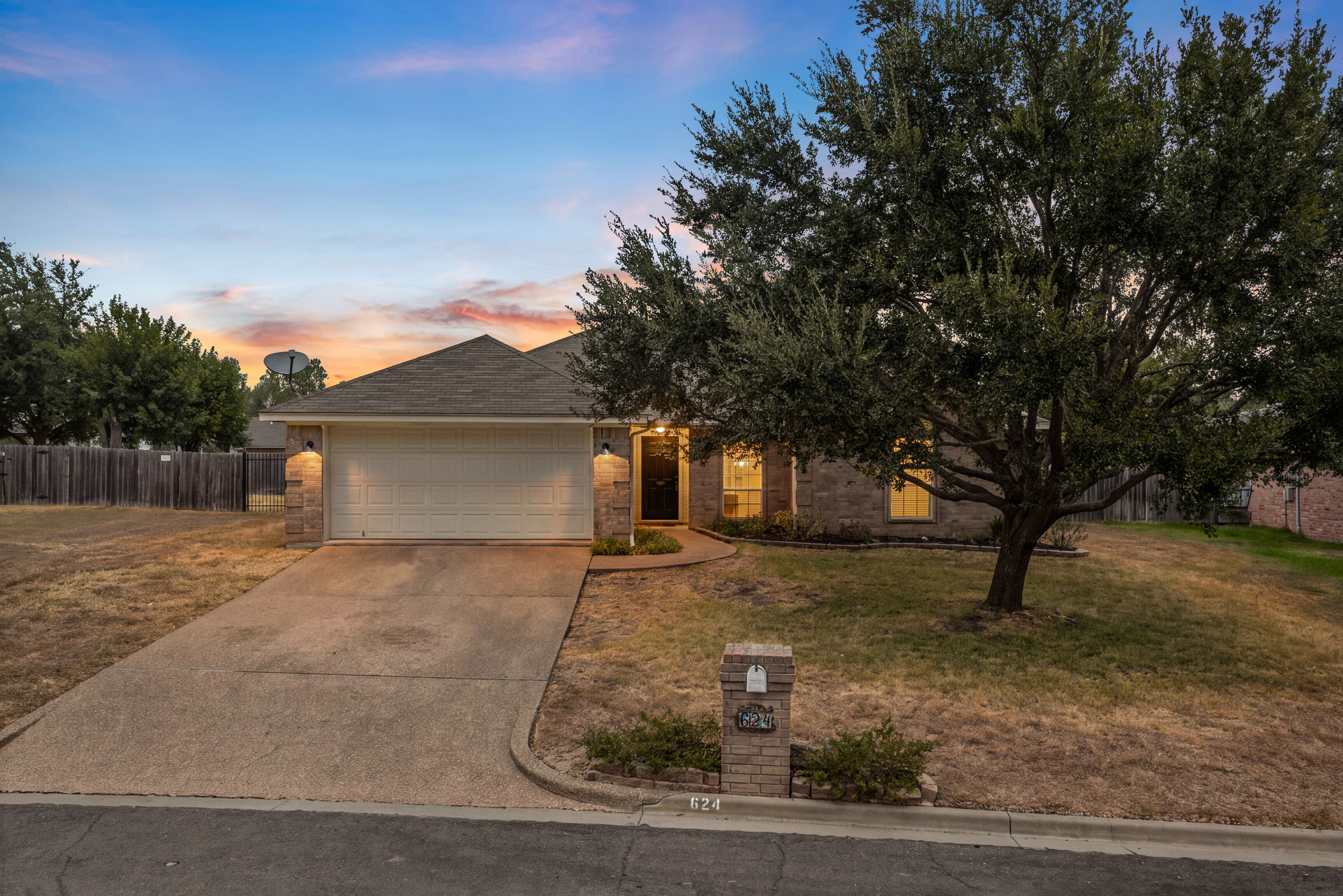 624 Willow Creek Dr, Hewitt, TX