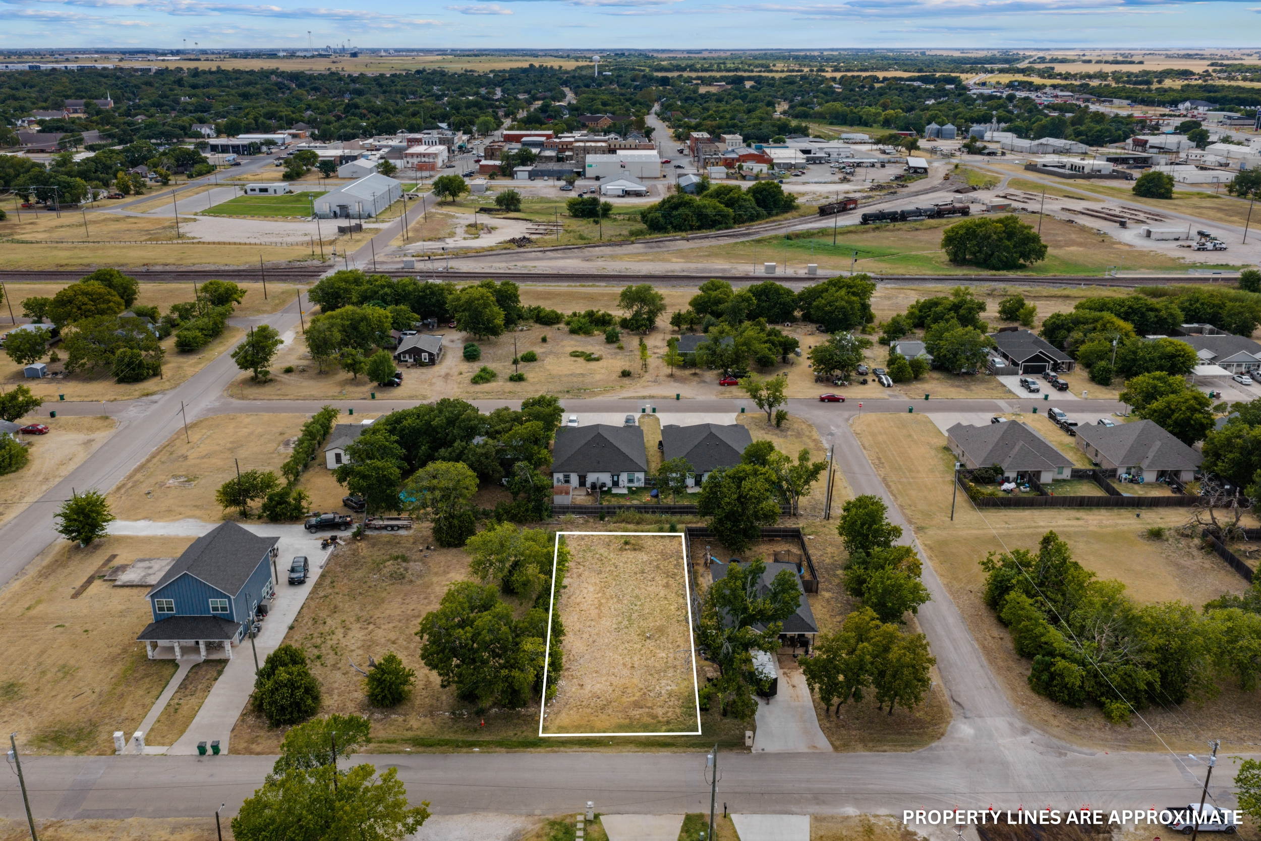205 Garfield St, McGregor, TX