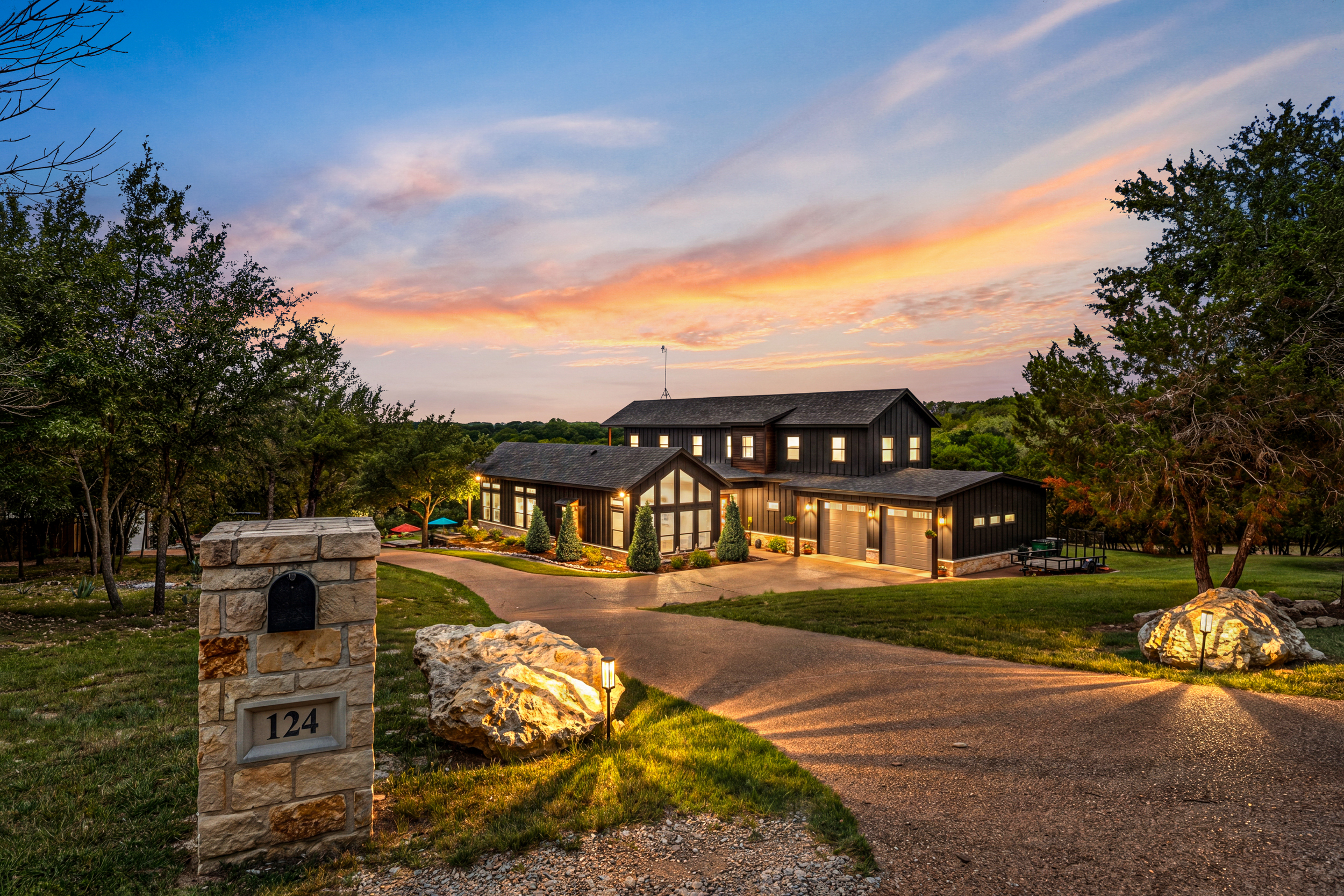 124 Bluffview Cir, China Spring, TX